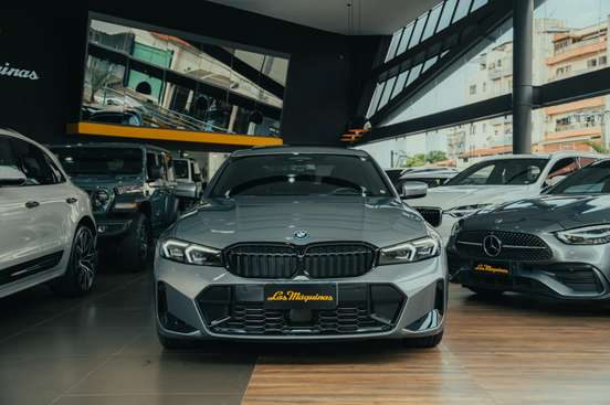 BMW-330e-2024