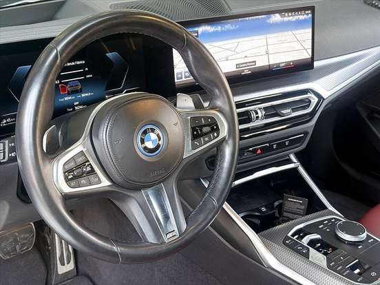 BMW-330e-2023