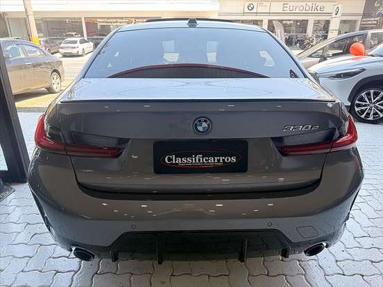 BMW-330e-2023