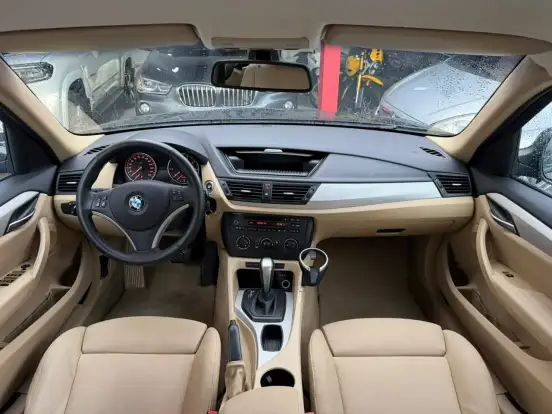 BMW-X1-2.0 18I GP 4X2 16V GASOLINA 4P AUTOMÁTICO BMW-X1-2011