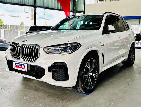 BMW-X5-2021