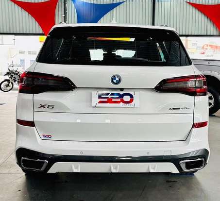 BMW-X5-2021