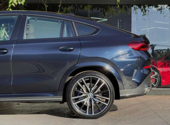 BMW-X6-2025