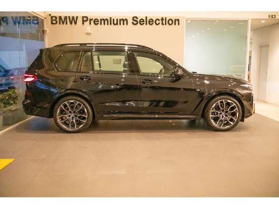 BMW-X7-2025