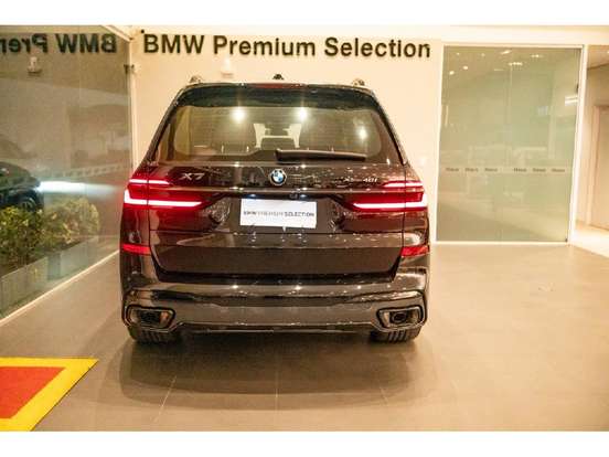 BMW-X7-2025