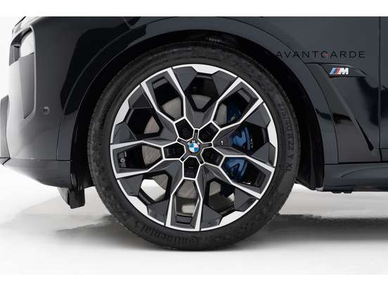 BMW-X7-2024