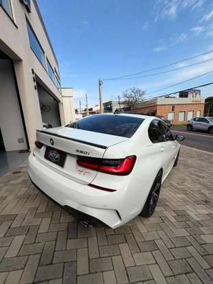 BMW-320i-2021