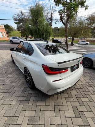 BMW-320i-2021