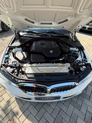 BMW-320i-2021