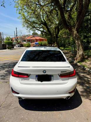 BMW-320i-2020
