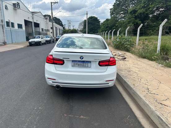 BMW-320i-2017
