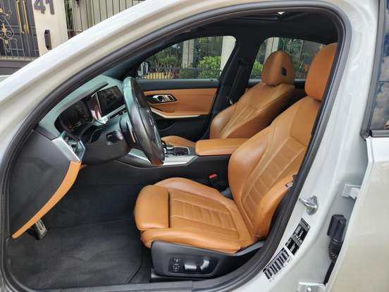BMW-330i-2019