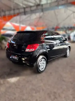 CHEVROLET-ONIX-2016