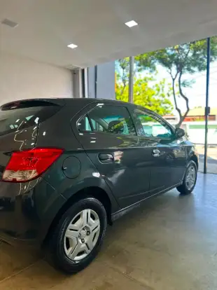 CHEVROLET-ONIX-2016