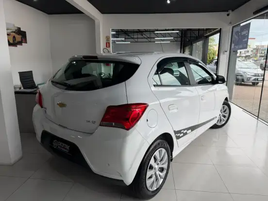 CHEVROLET-ONIX-1.4 MPFI LT 8V FLEX 4P MANUAL CHEVROLET-ONIX-2018