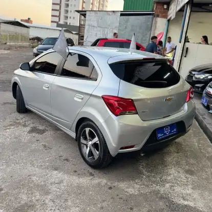 CHEVROLET-ONIX-2018
