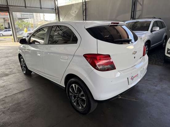 CHEVROLET-ONIX-2015