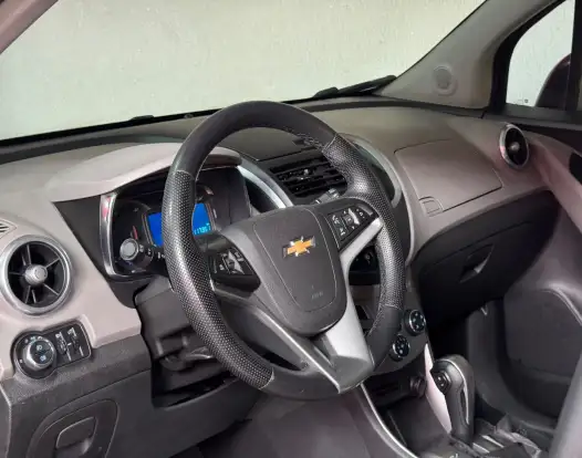 CHEVROLET-TRACKER-2015
