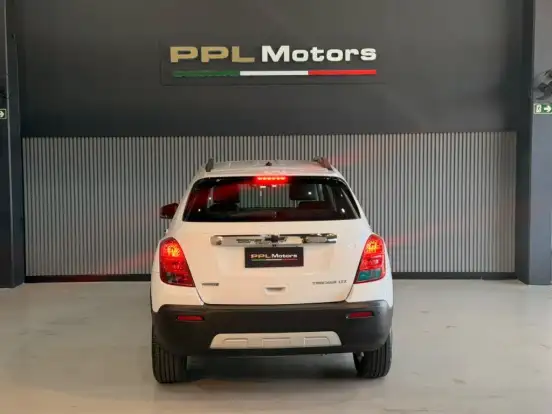 CHEVROLET-TRACKER-2015