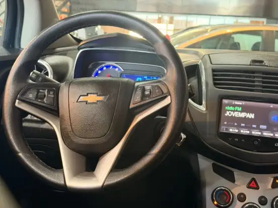 CHEVROLET-TRACKER-2015
