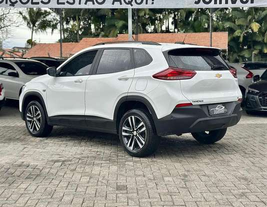 CHEVROLET-TRACKER-2023