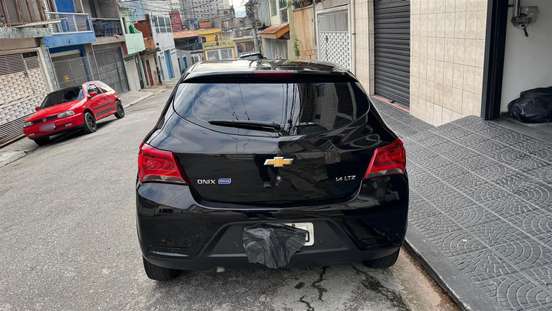 CHEVROLET-ONIX-2016