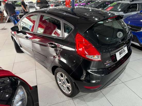 FORD-FIESTA-2015