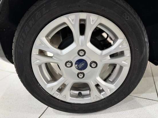 FORD-FIESTA-2015