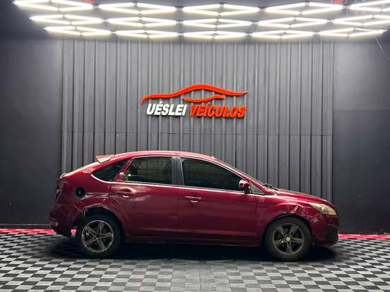 FORD-FOCUS-2010