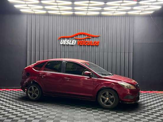 FORD-FOCUS-2010