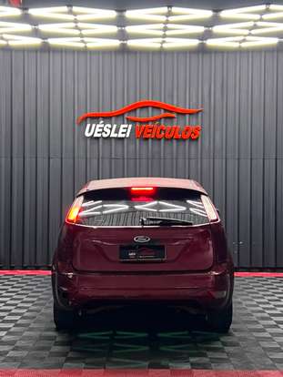 FORD-FOCUS-2010
