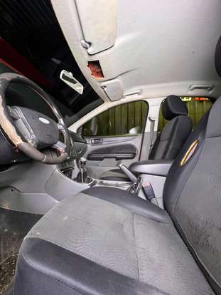 FORD-FOCUS-2010