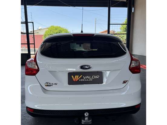 FORD-FOCUS-2014