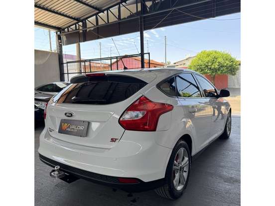 FORD-FOCUS-2014