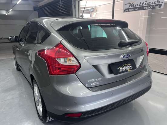 FORD-FOCUS-1.6 SE 16V FLEX 4P POWERSHIFT FORD-FOCUS-2014