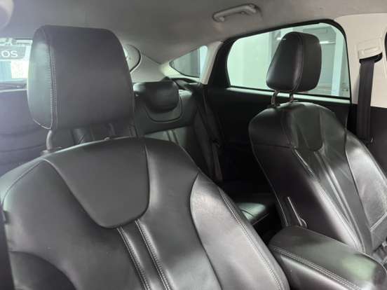 FORD-FOCUS-1.6 SE 16V FLEX 4P POWERSHIFT FORD-FOCUS-2014