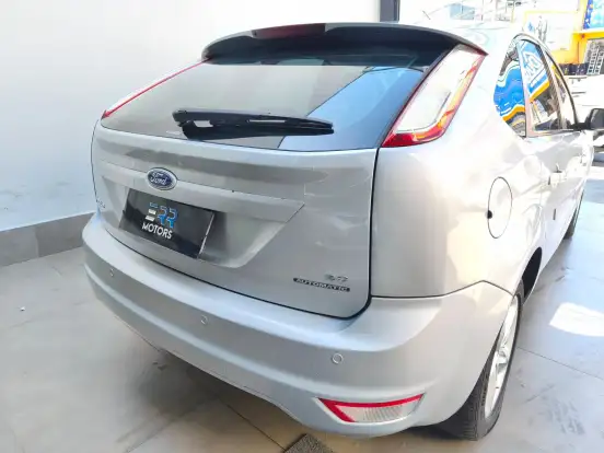 FORD-FOCUS-2010
