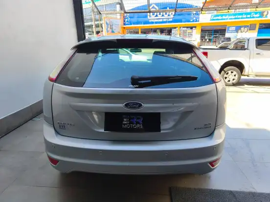 FORD-FOCUS-2010