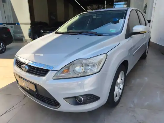 FORD-FOCUS-2010