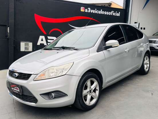 FORD-FOCUS-2010