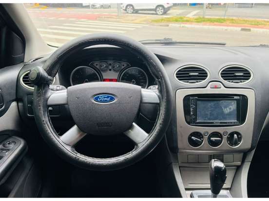 FORD-FOCUS-2010