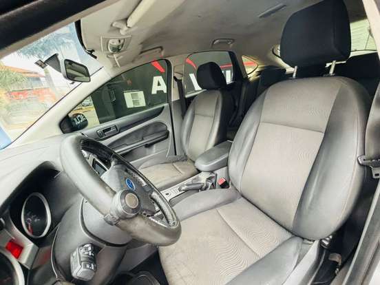 FORD-FOCUS-2010