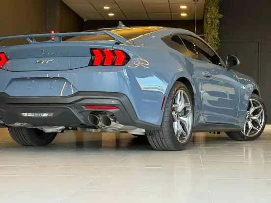 FORD-MUSTANG-2025