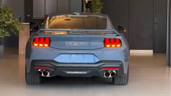 FORD-MUSTANG-2025