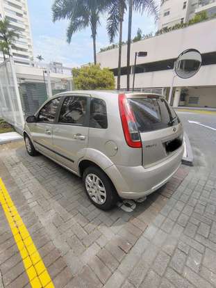 FORD-FIESTA-2010
