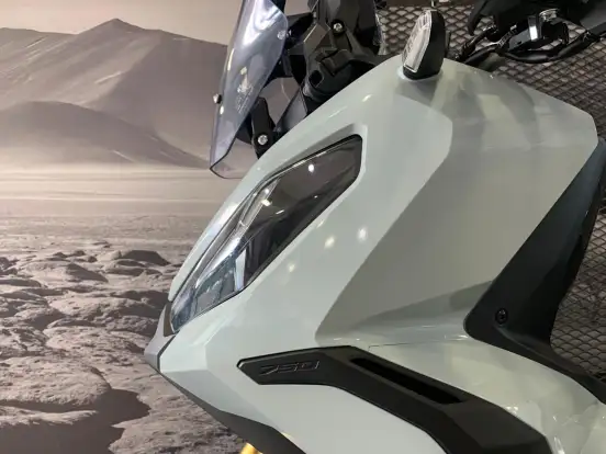 HONDA-X-ADV-2025