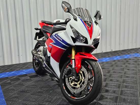 HONDA-CBR 1000RR FIREBLADE HONDA-CBR 1000RR FIREBLADE-2012