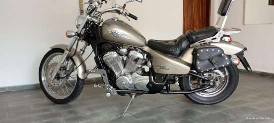 HONDA-SHADOW 600C VT-2000