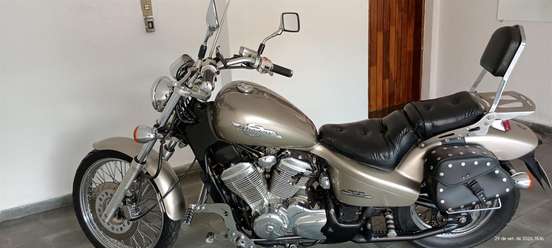 HONDA-SHADOW 600C VT-2000