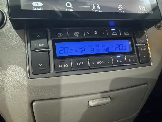 HYUNDAI-AZERA-2010